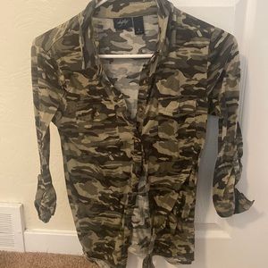Buckle Camo top